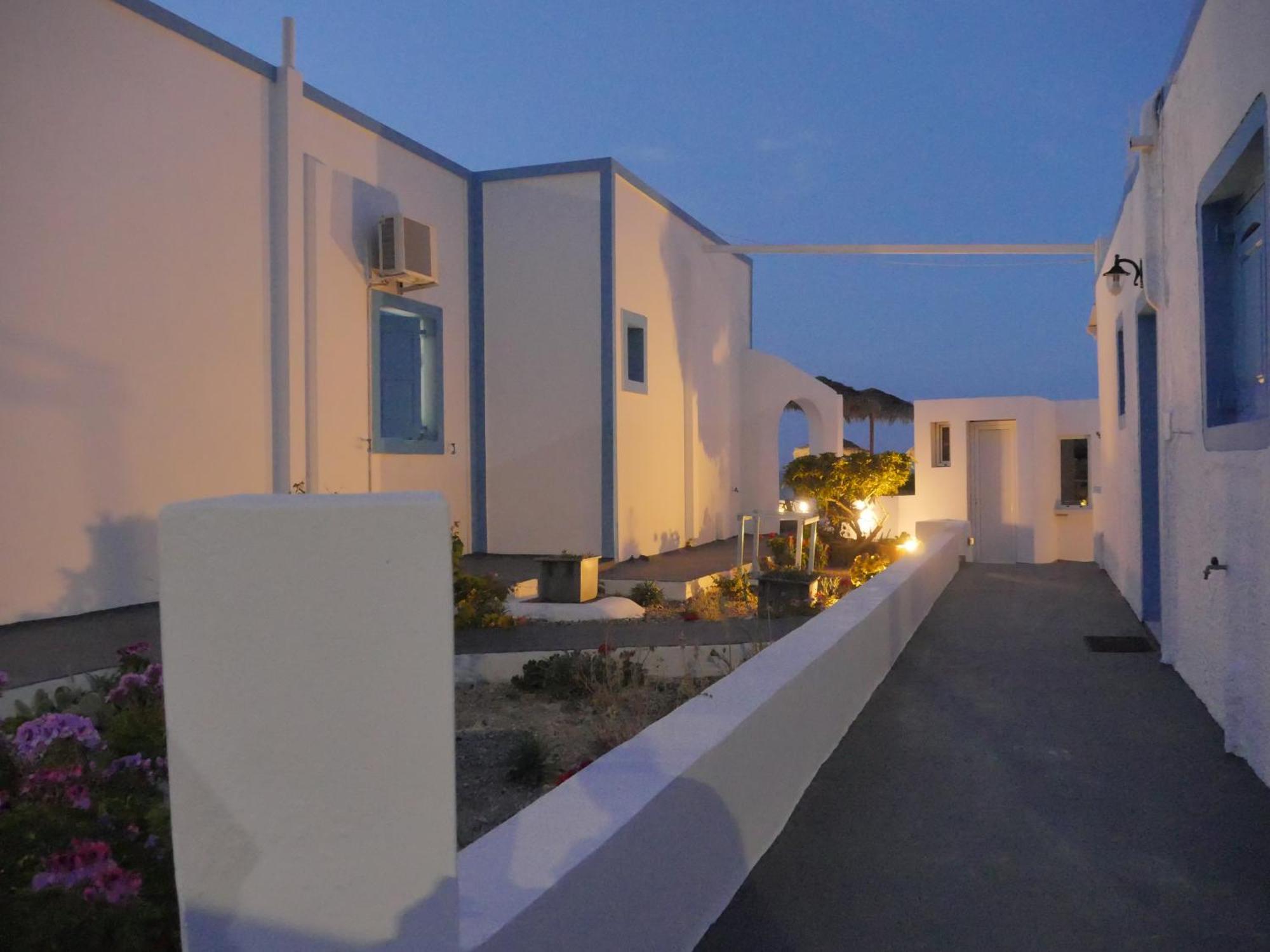 Ancient Thera Apartments Kamari  Ngoại thất bức ảnh