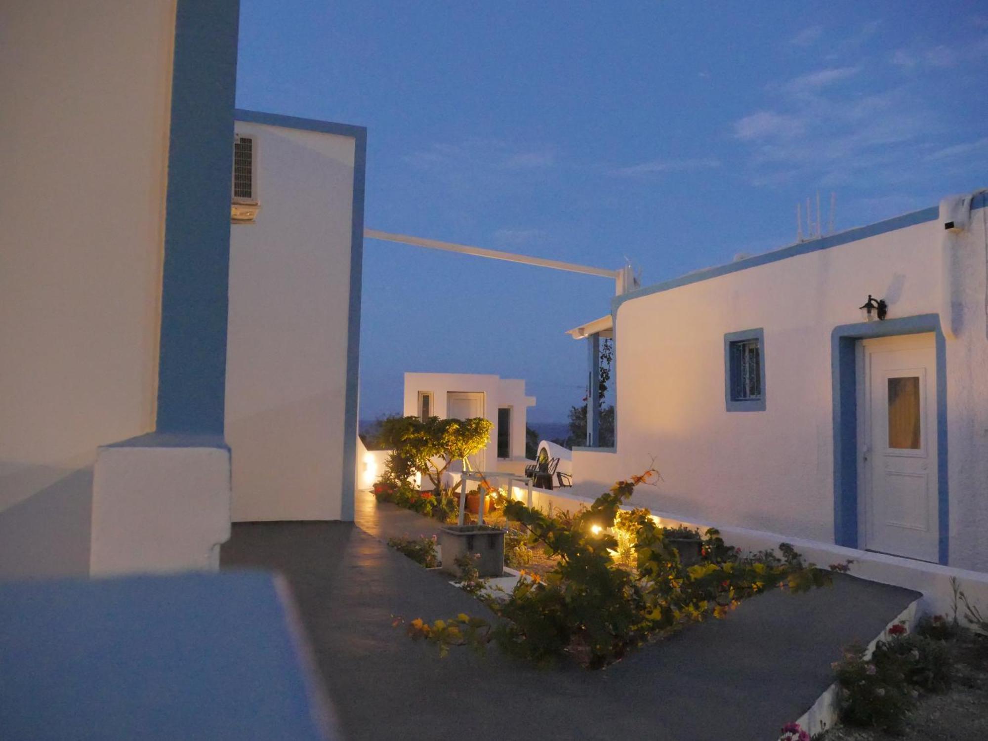 Ancient Thera Apartments Kamari  Ngoại thất bức ảnh