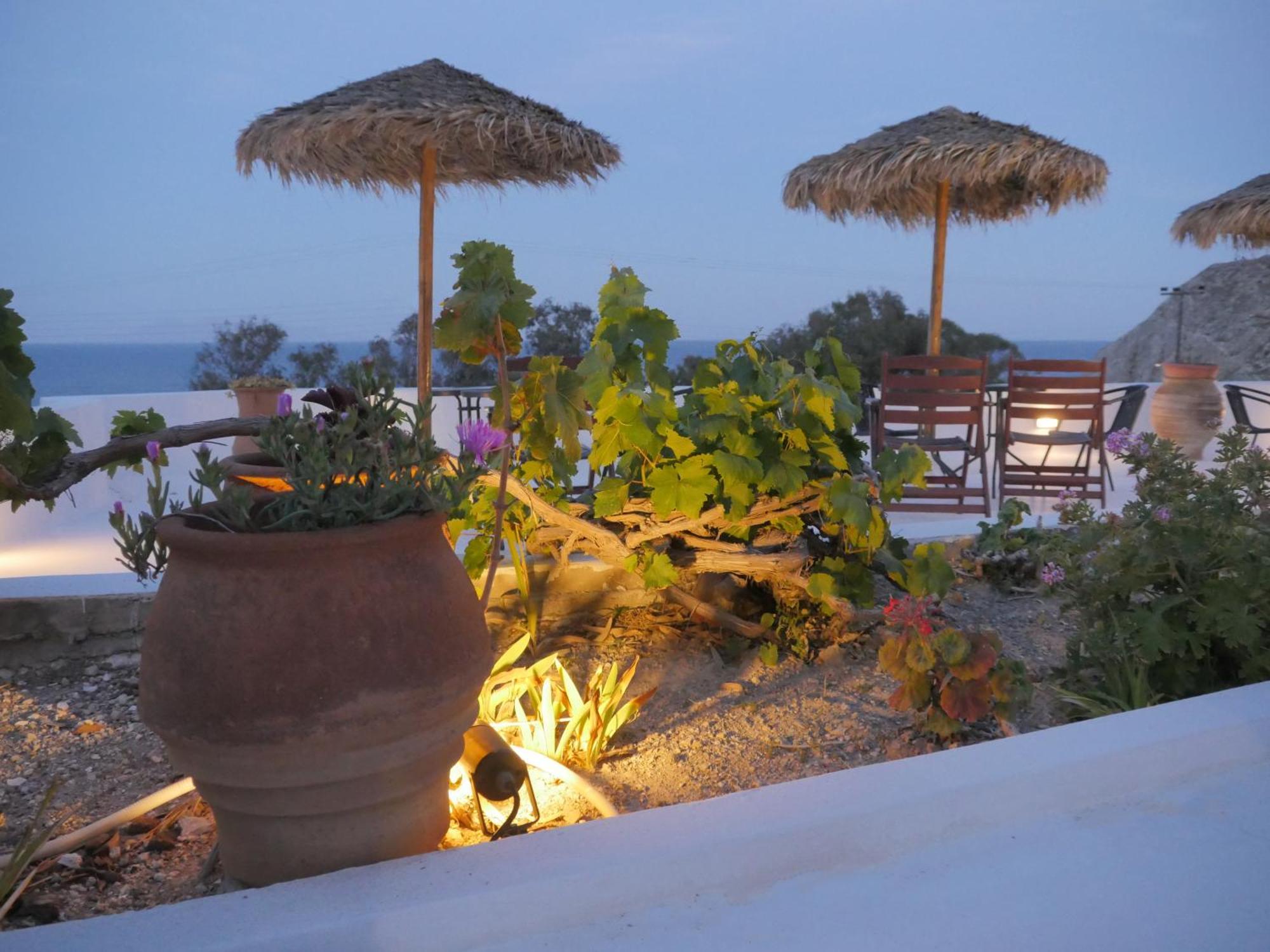 Ancient Thera Apartments Kamari  Ngoại thất bức ảnh